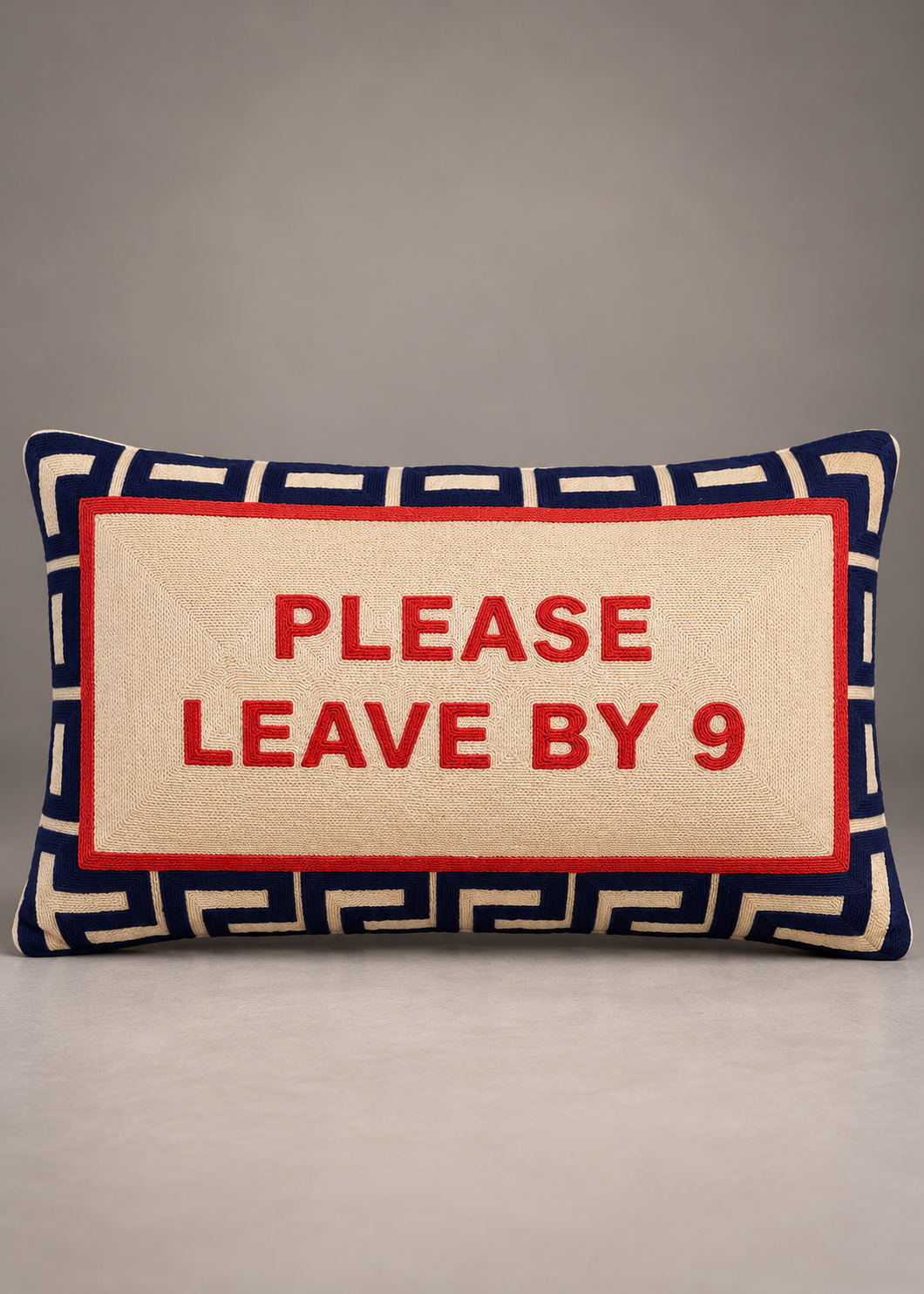 Kissen 'Please leave by 9'