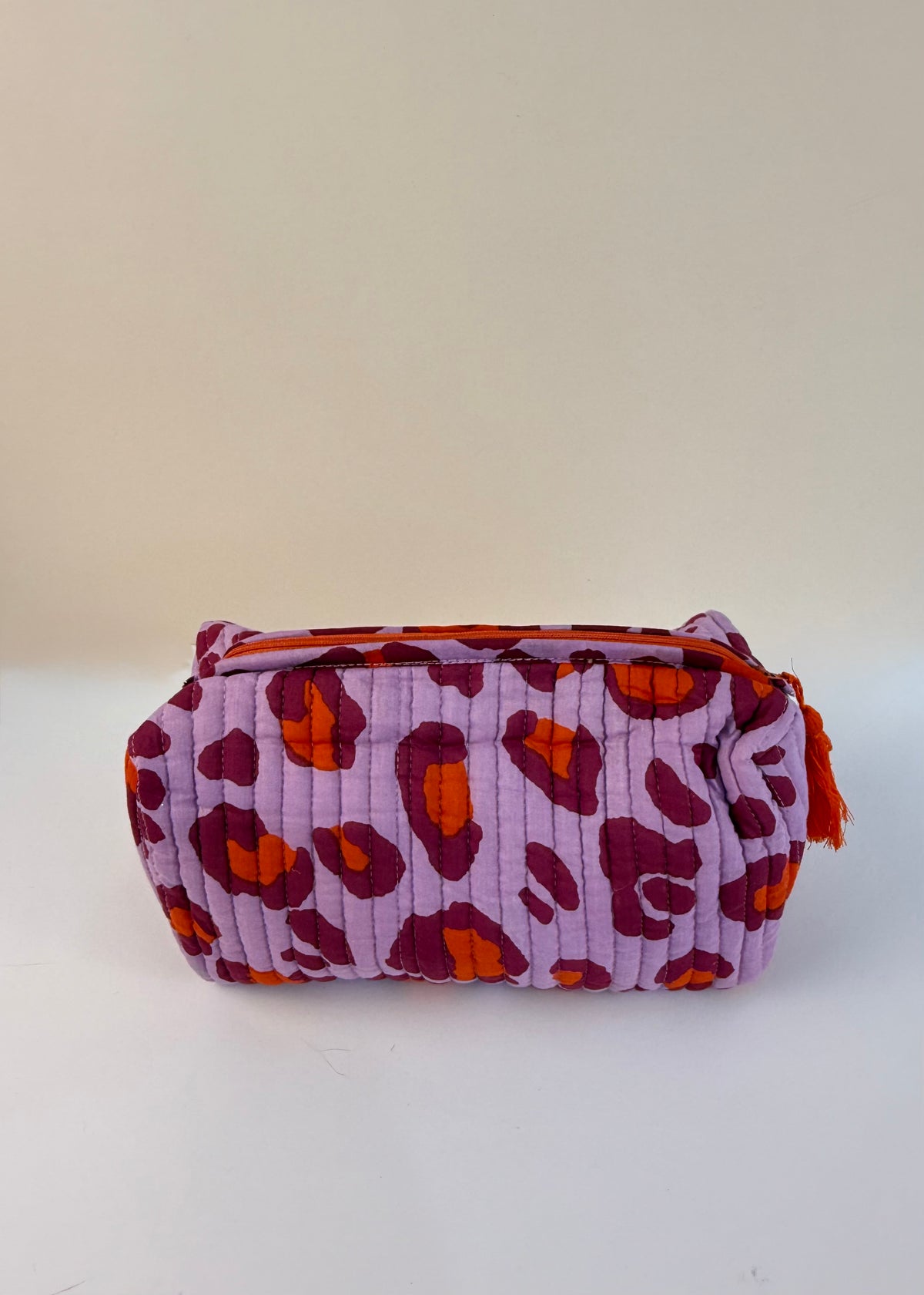 Kosmetik Tasche L gesteppt 'Leo-Flieder'