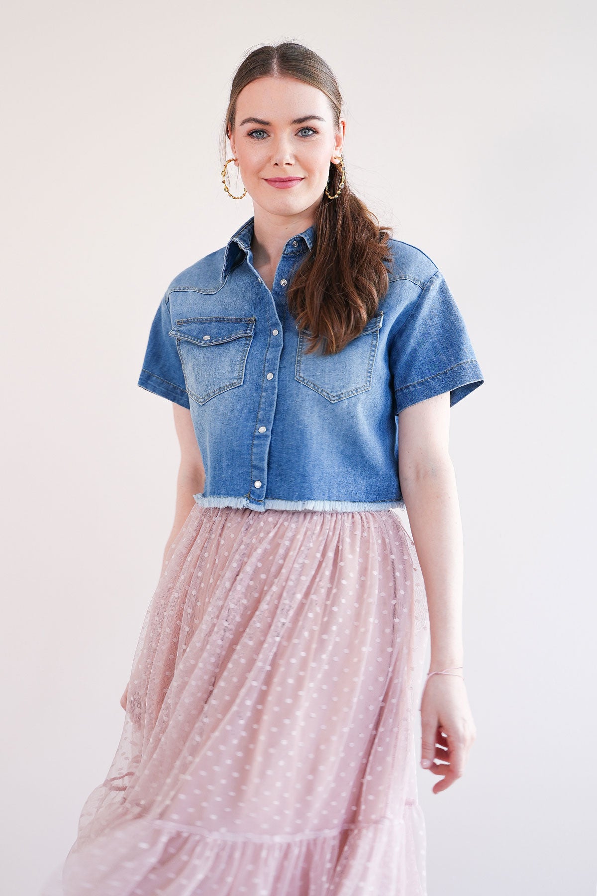 Jeans Crop Top in Hellblau mit Fransensaum