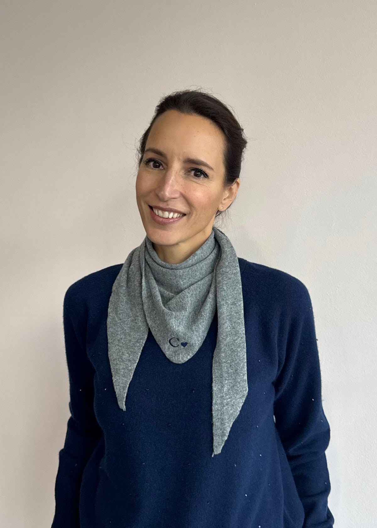 Dreiecksschal Grau personalisiert