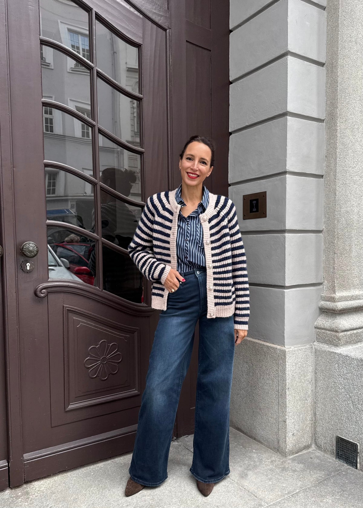 Strickjacke mit Schmuckknöpfen &#39;Navy-Beige&#39;