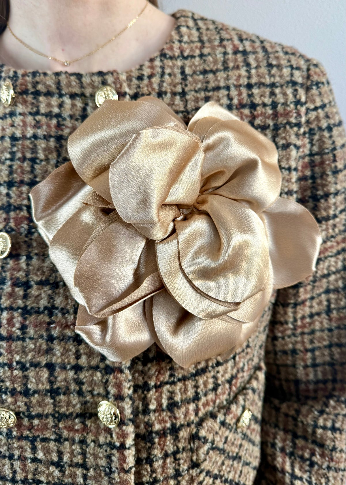 XL-Brosche Satin-Blüte 'Beige'