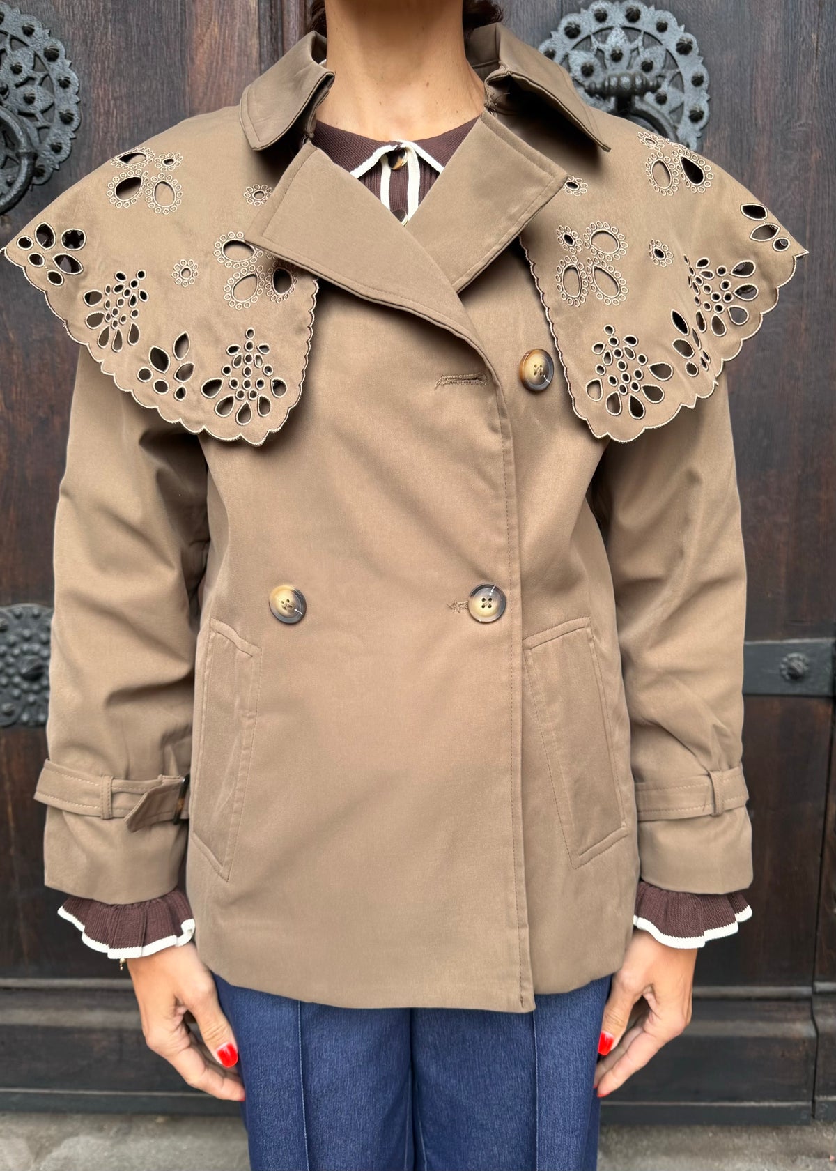 Trenchjacke mit Spitze