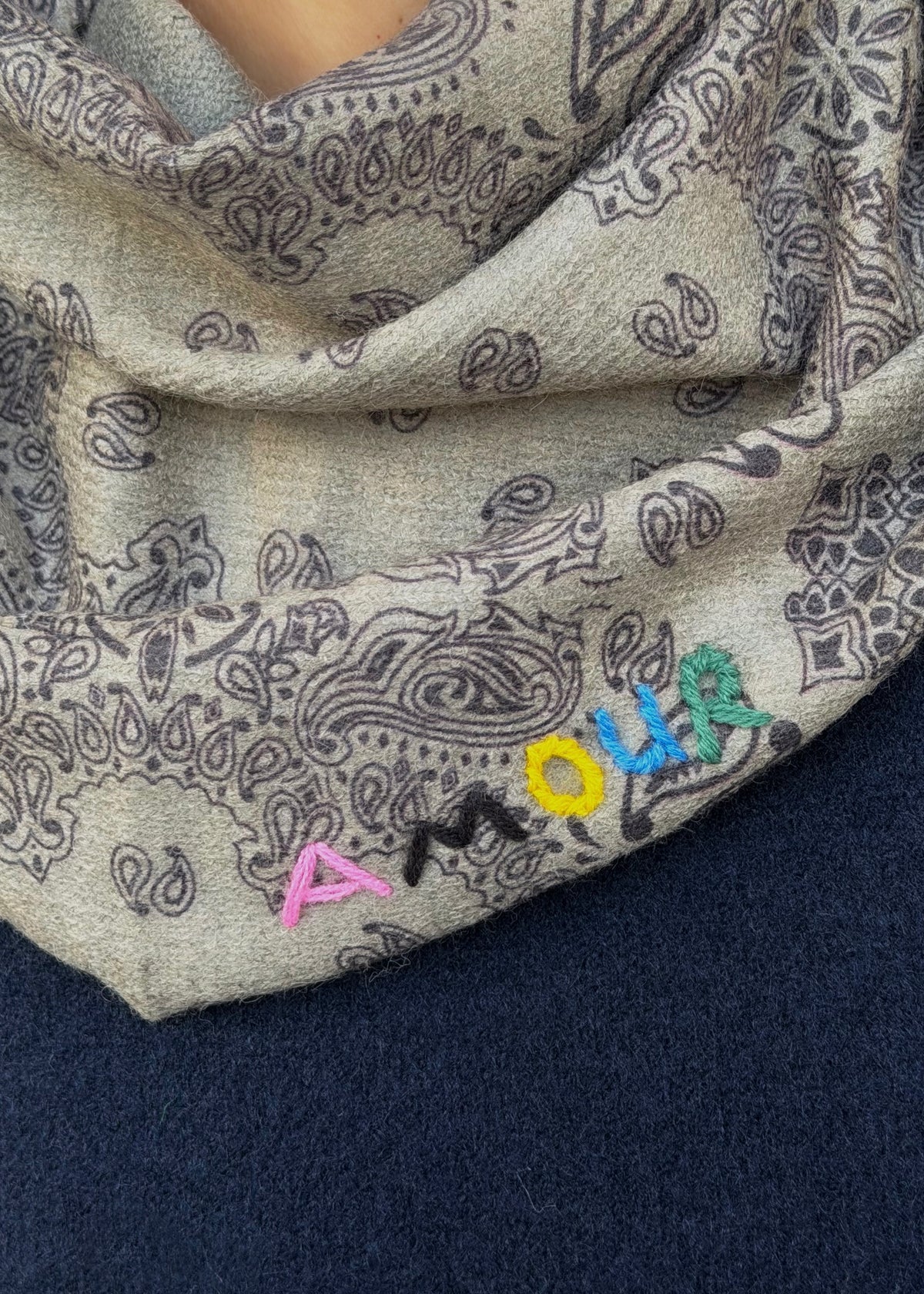 Amour Dreieckschal mit Ornamenten 'Grau'