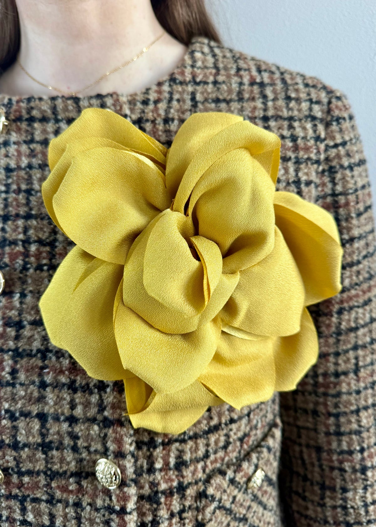 XL-Brosche Satin-Blüte 'Ockergelb'