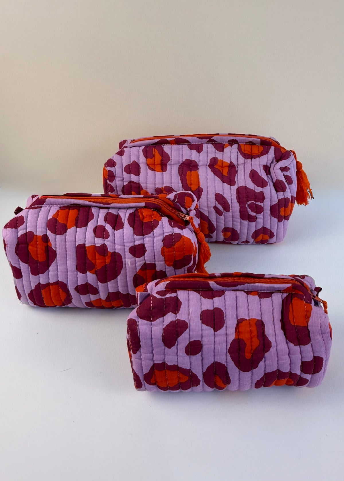 Kosmetik Tasche L gesteppt 'Leo-Flieder'