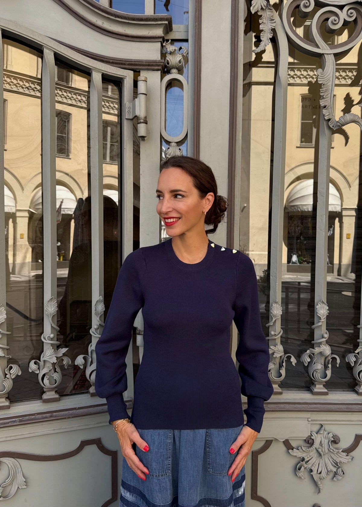 Strickpullover mit Herzknöpfen