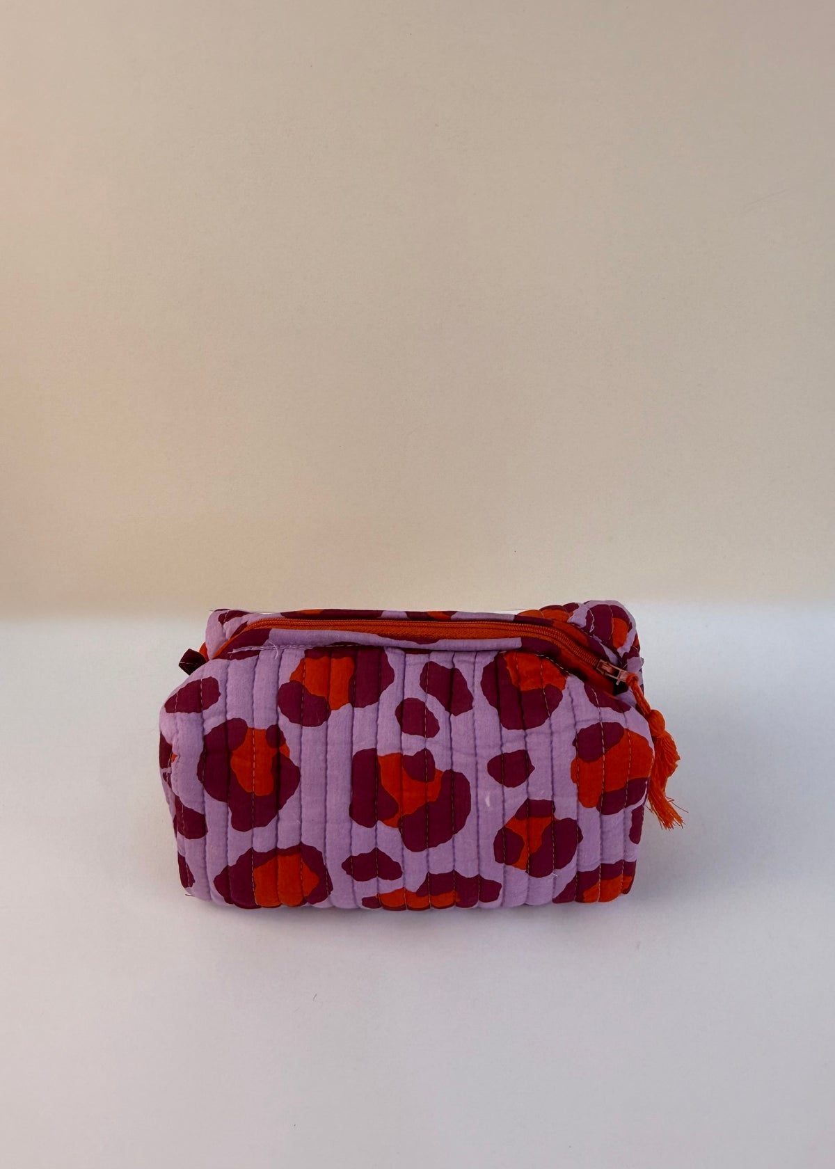 Kosmetik Tasche M gesteppt 'Leo-Flieder'