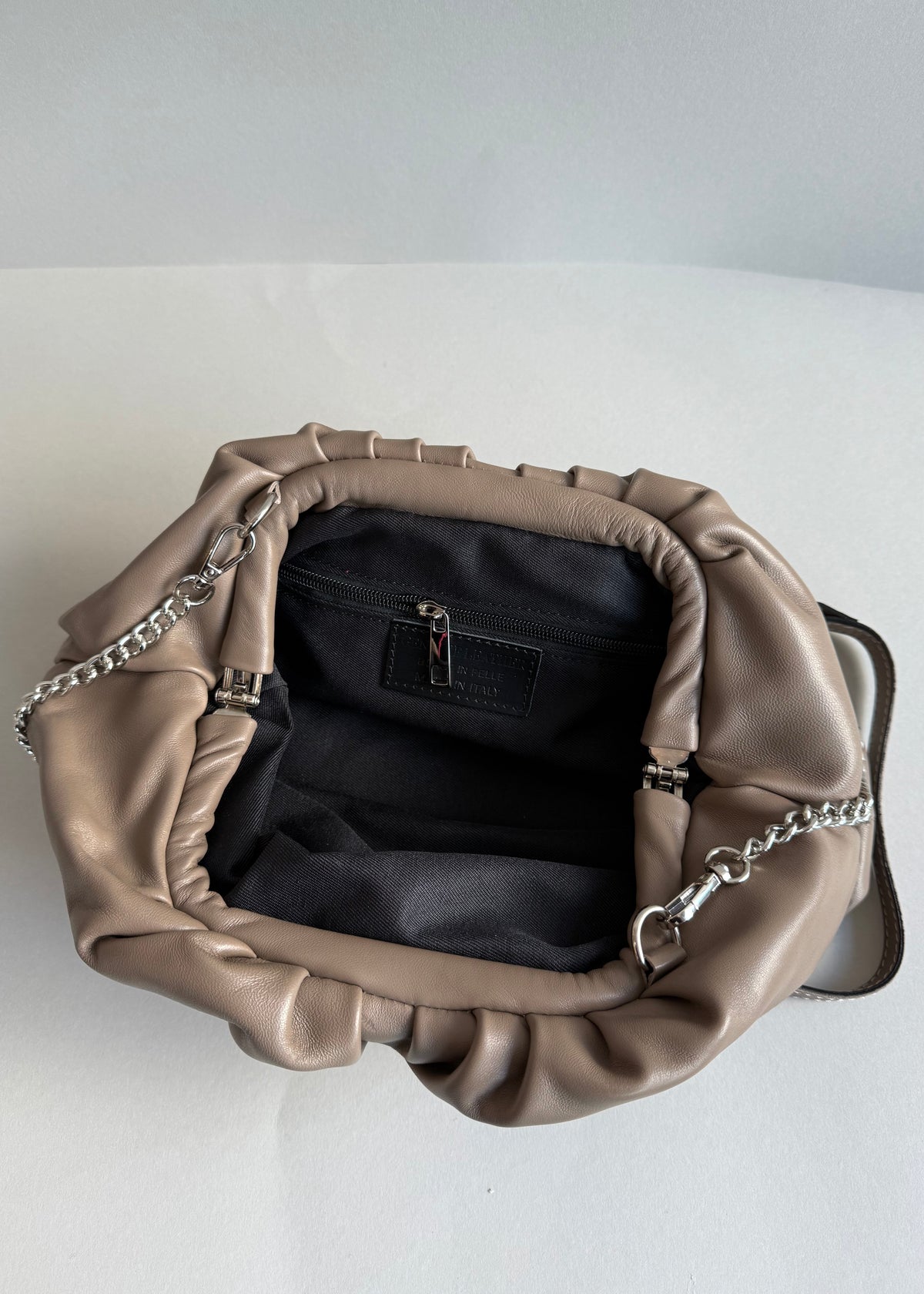 Clutch aus Leder &#39;Taupe&#39;