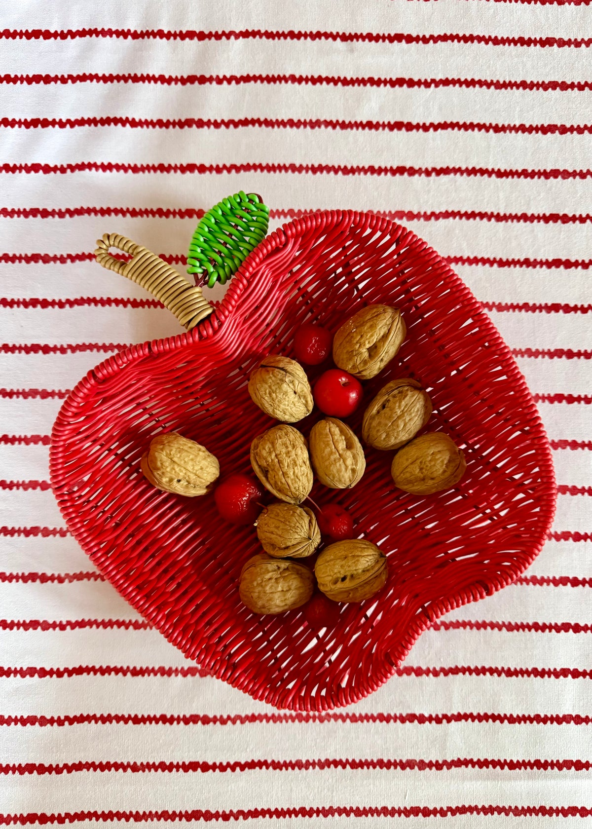 Geflochtene Schale 'Apfel’