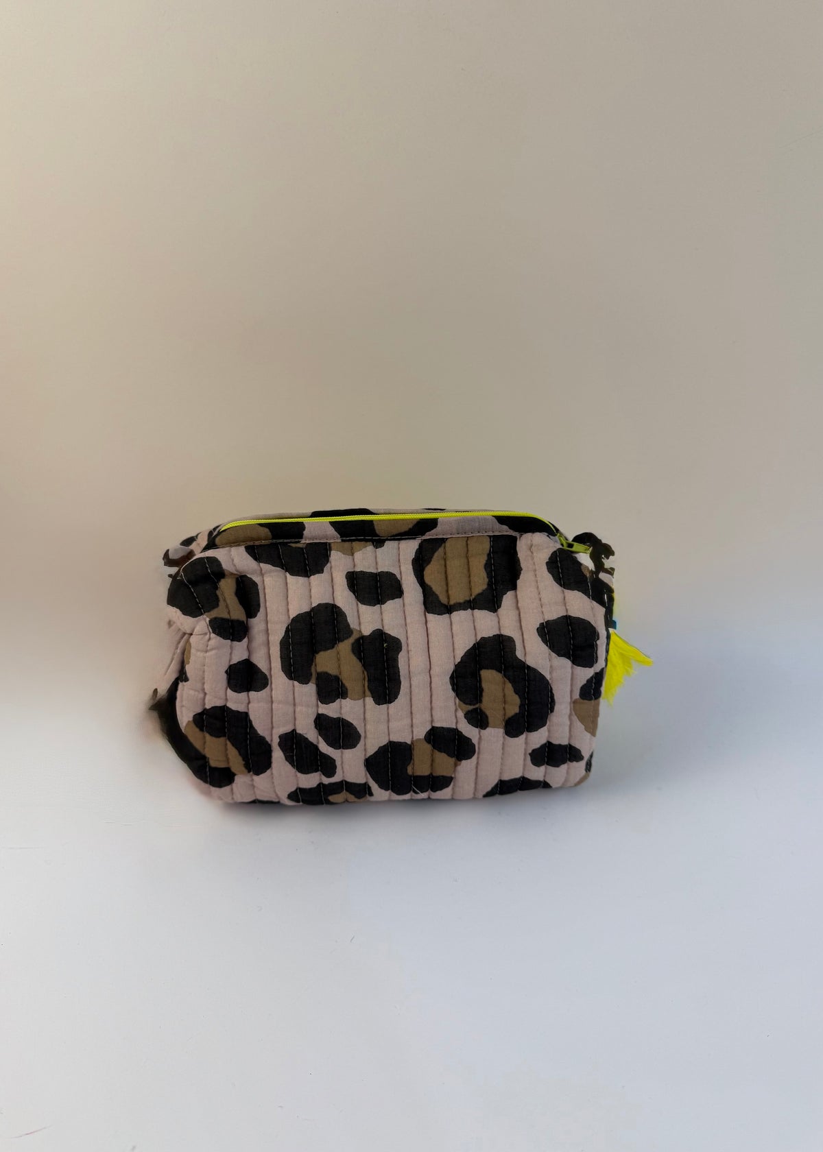 Kosmetik Tasche M gesteppt 'Leo-Beige'