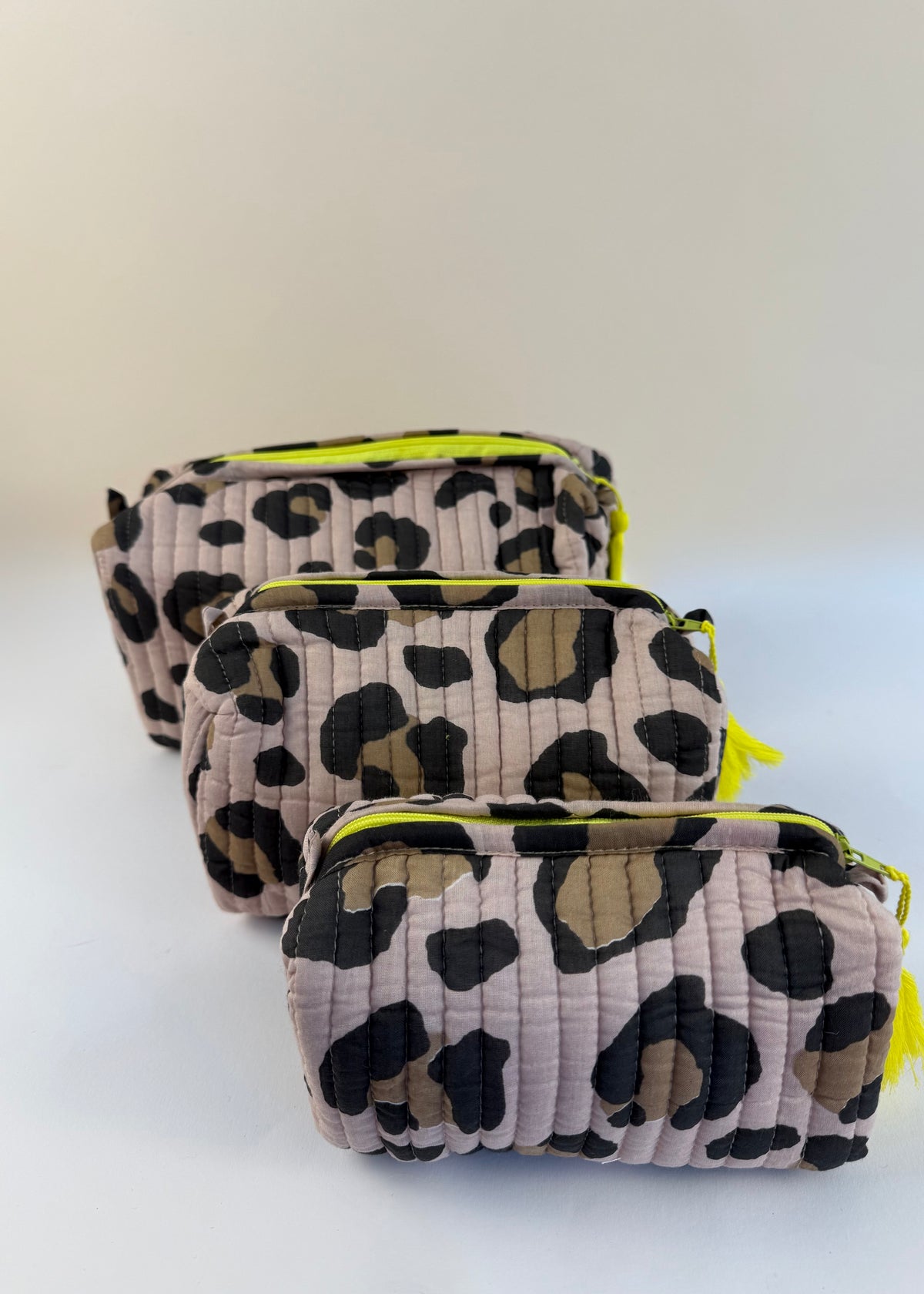 Kosmetik Tasche M gesteppt 'Leo-Beige'