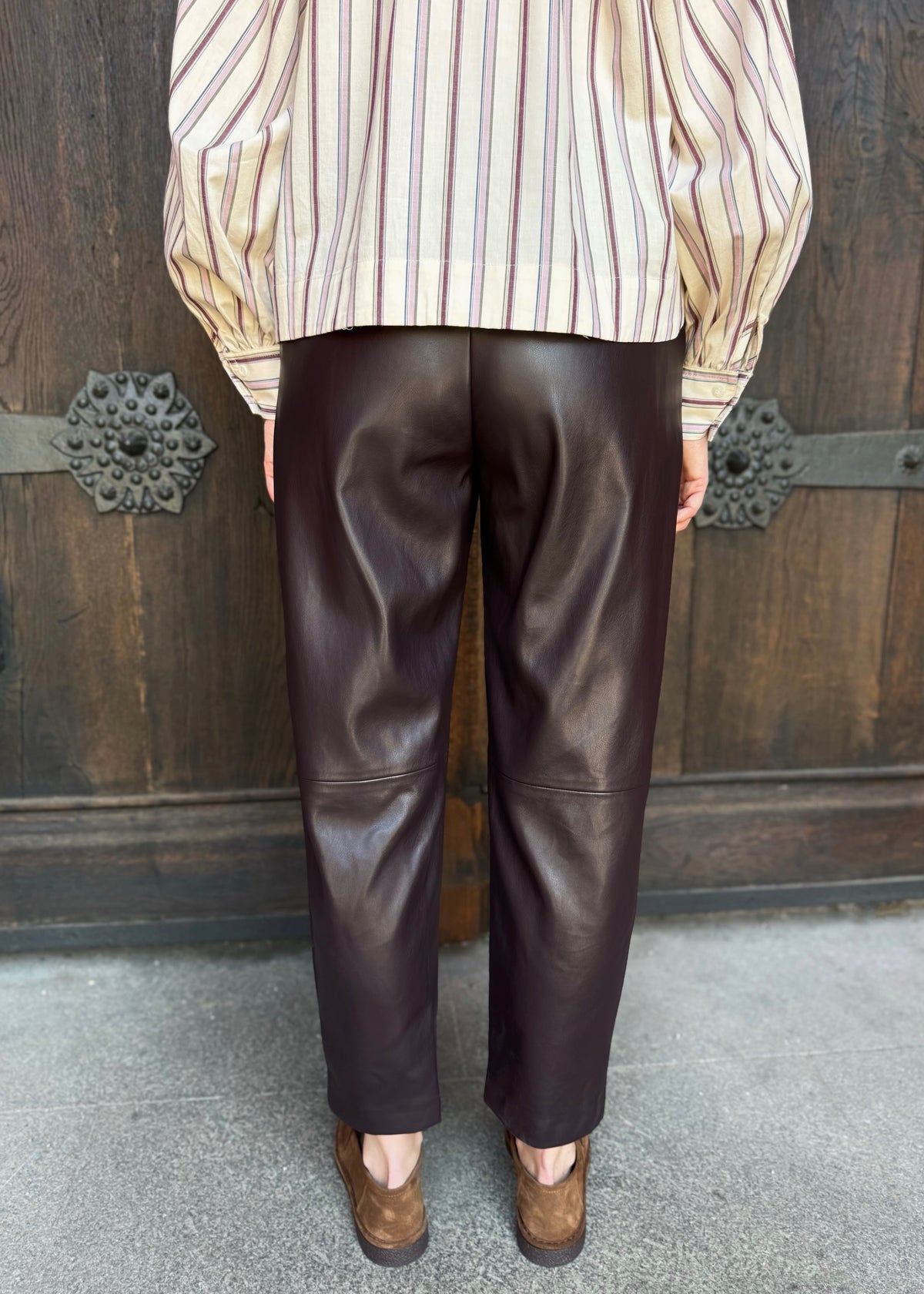 Hose aus veganem Leder