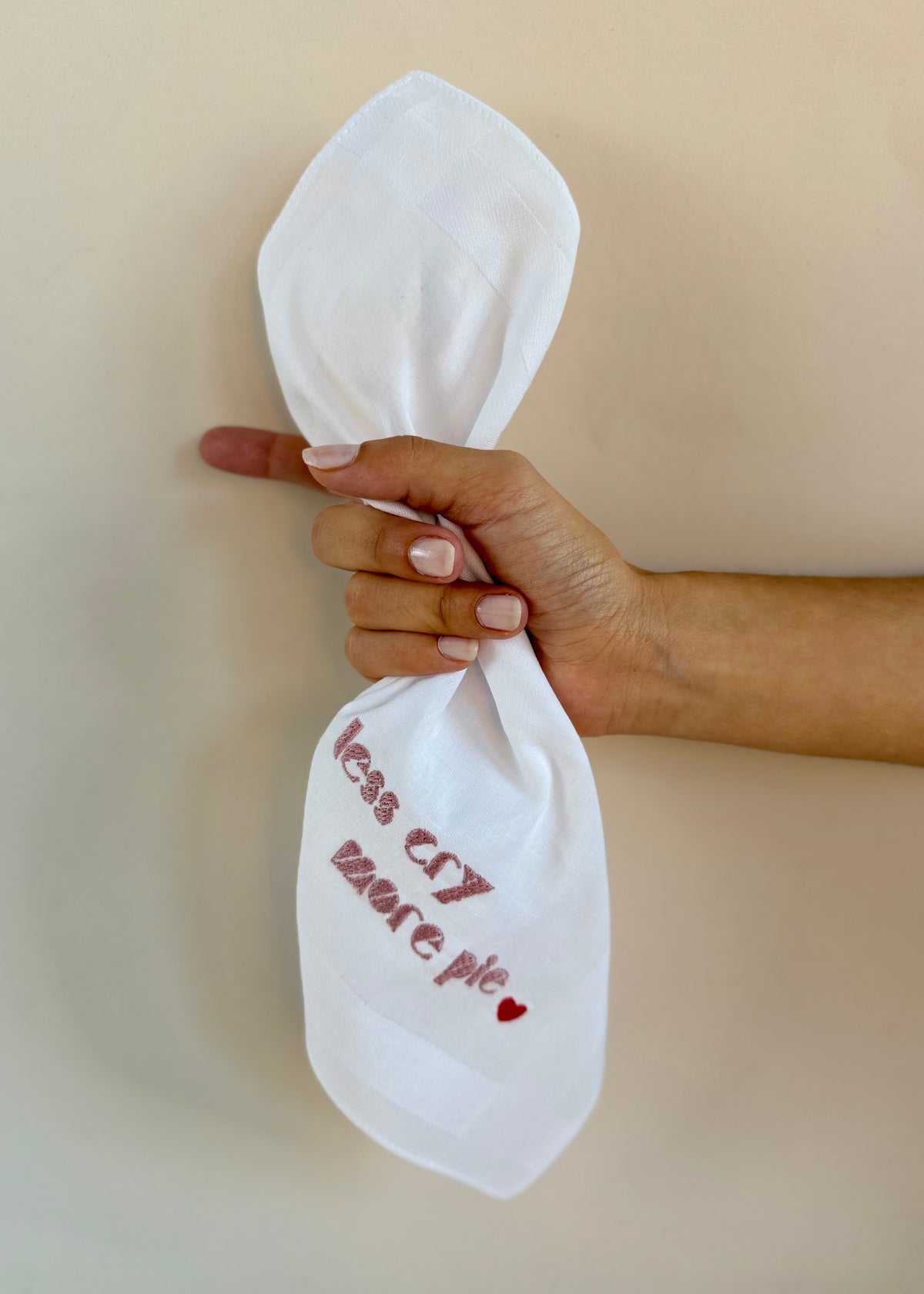 Taschentuch 'Less Cry, More Pie'