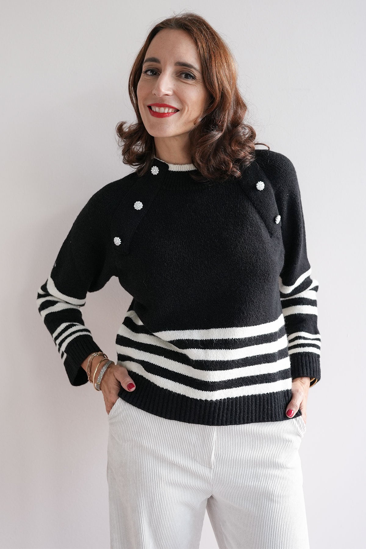 Gestreifter Pullover mit Glitzerknöpfen und Raglan Arm