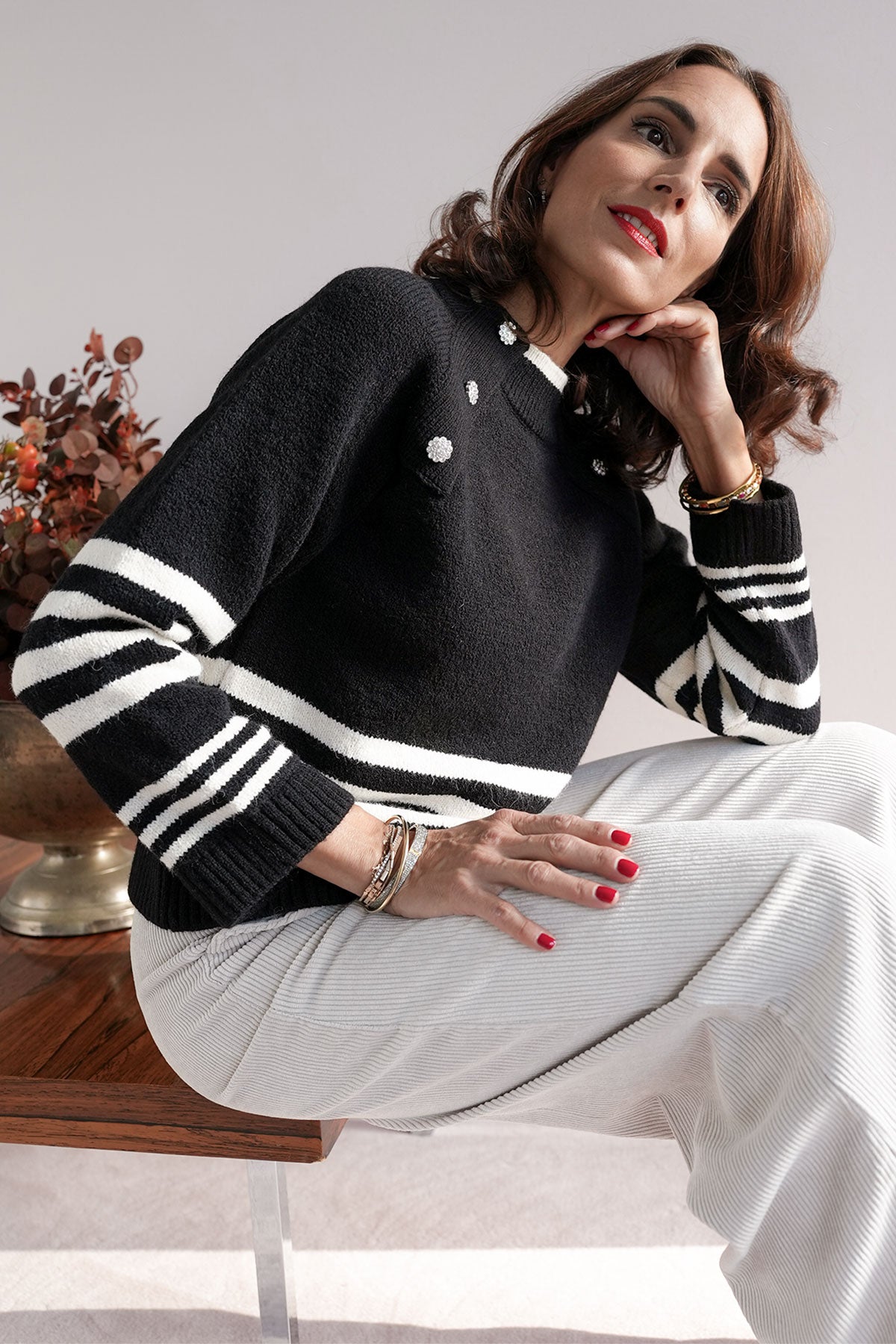 Gestreifter Pullover mit Glitzerknöpfen und Raglan Arm