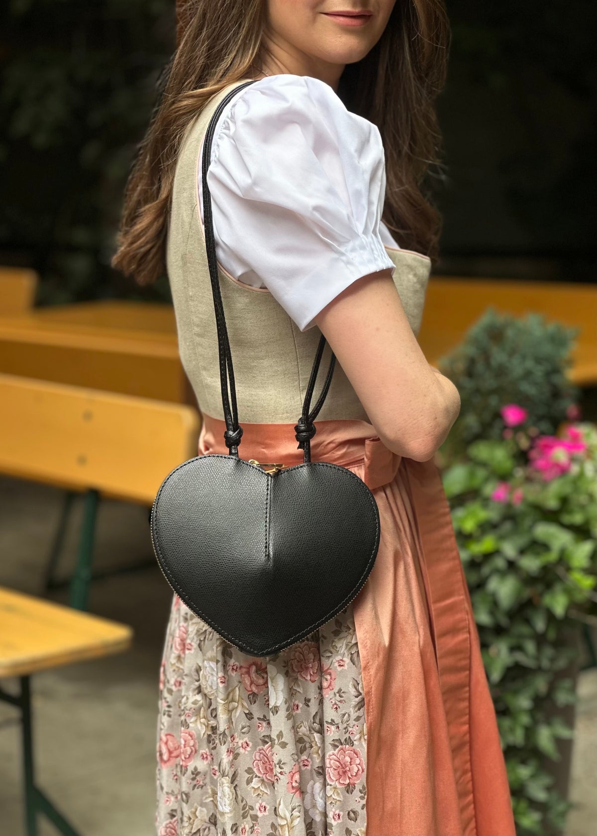 Schultertasche &#39;Herz&#39; Schwarz