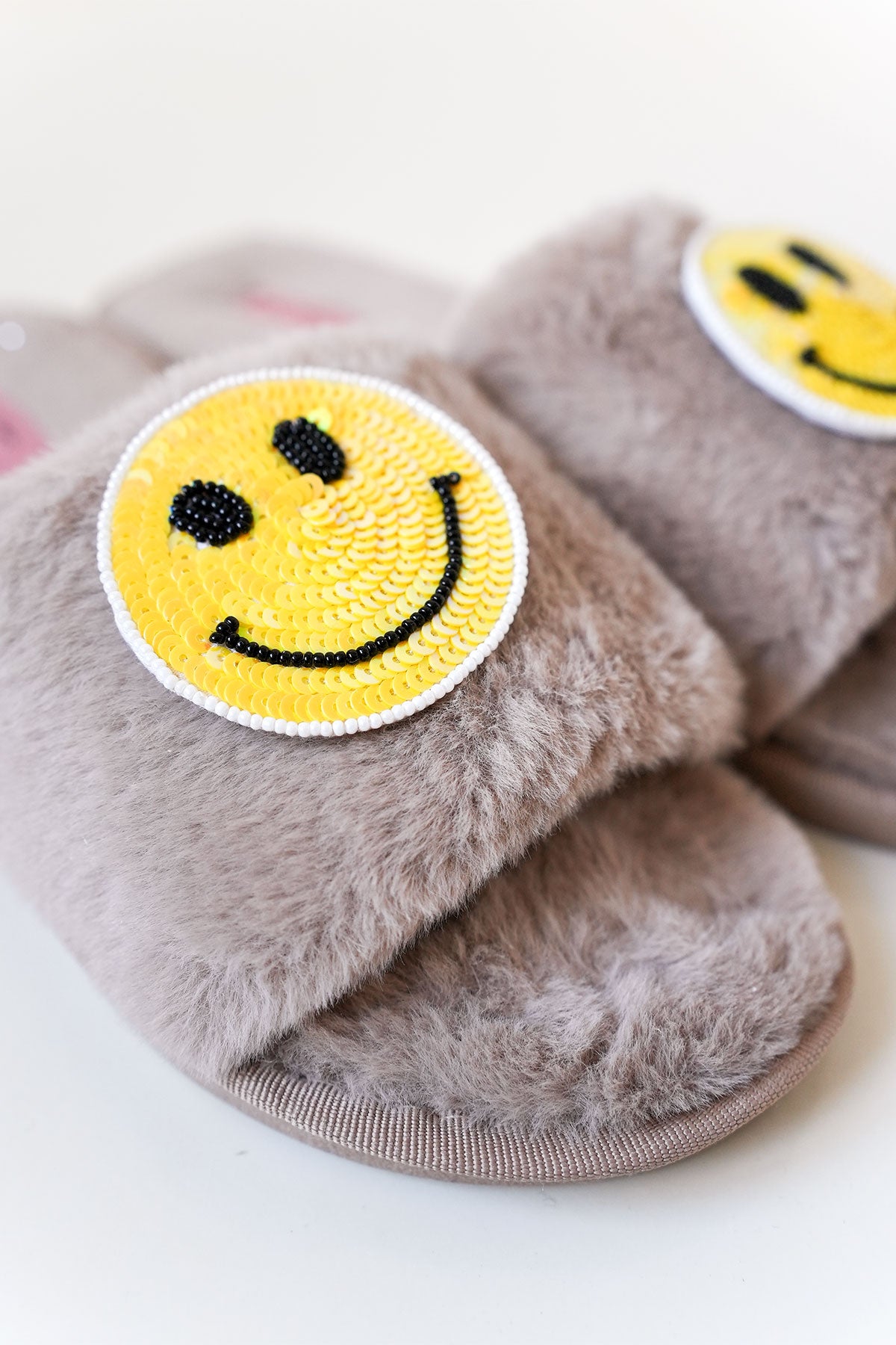 Slipper-Broschen Happy