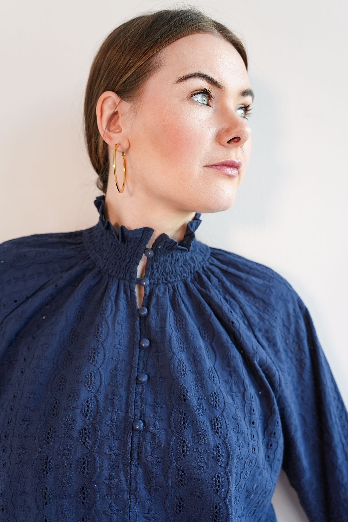 Bluse mit gesmoktem Kragen Navy