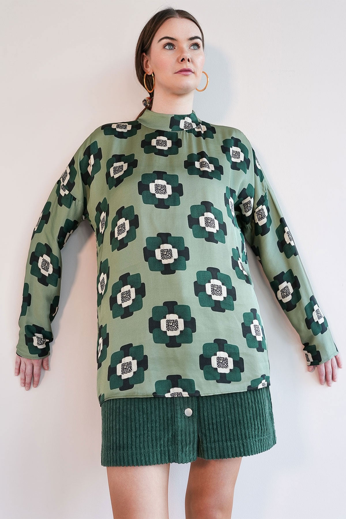 Mock Neck Bluse mit Nackenverschluss