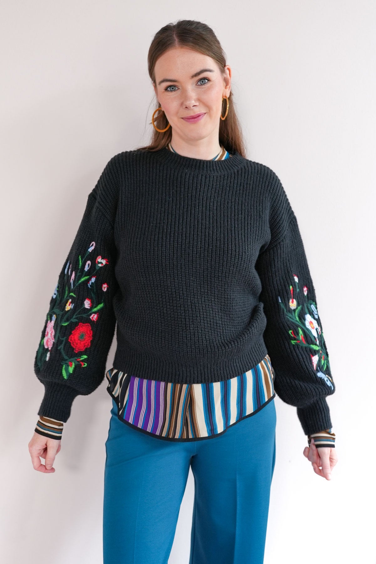 Pullover mit Blumenstickerei