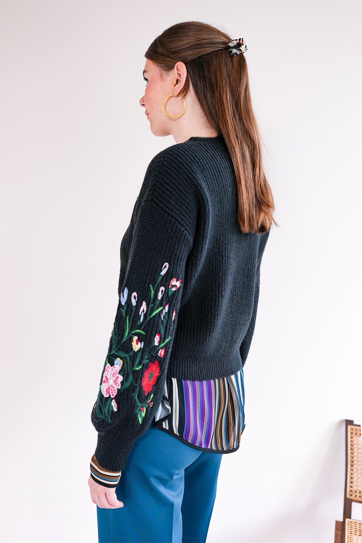 Pullover mit Blumenstickerei
