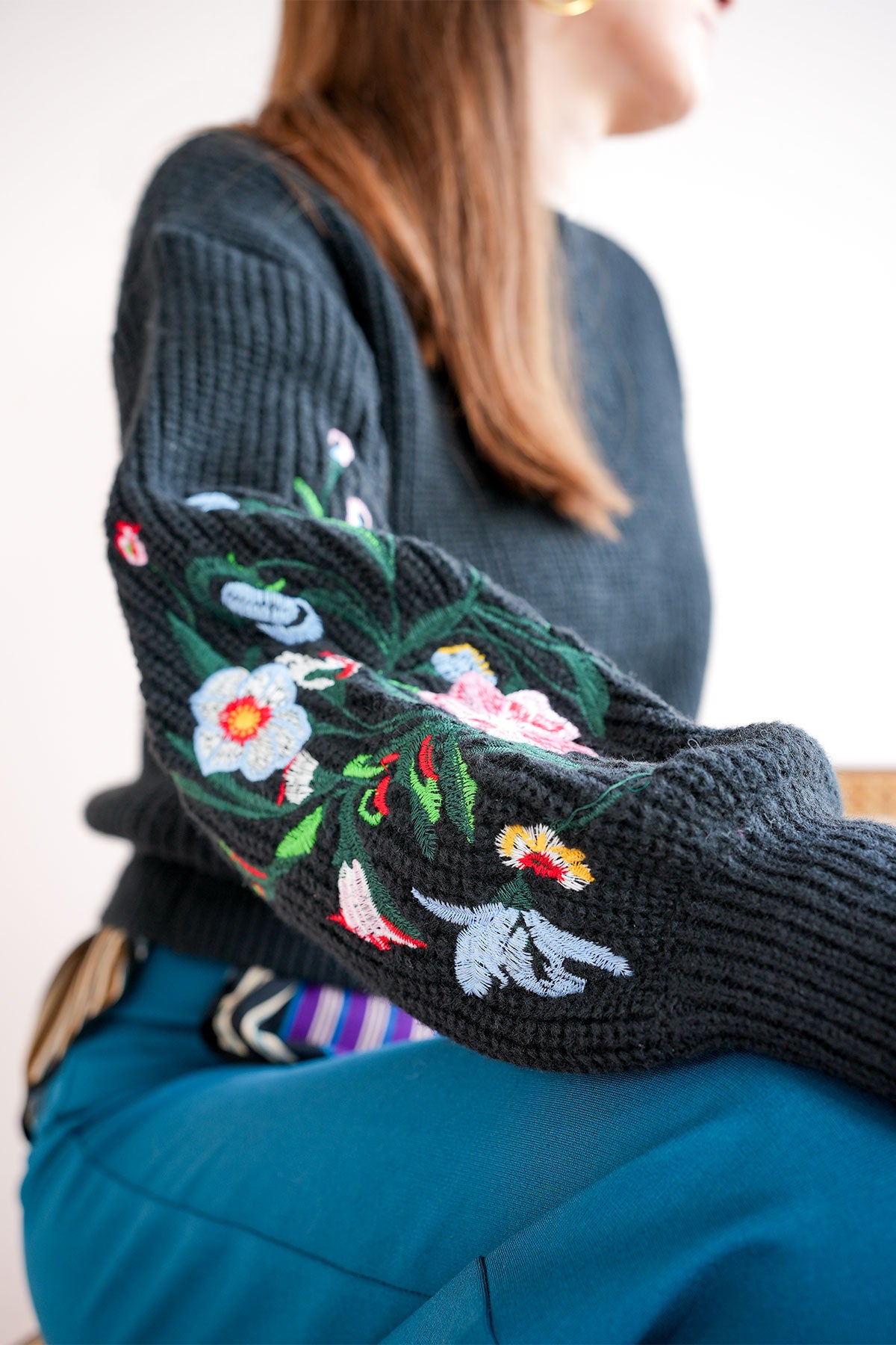 Pullover mit Blumenstickerei