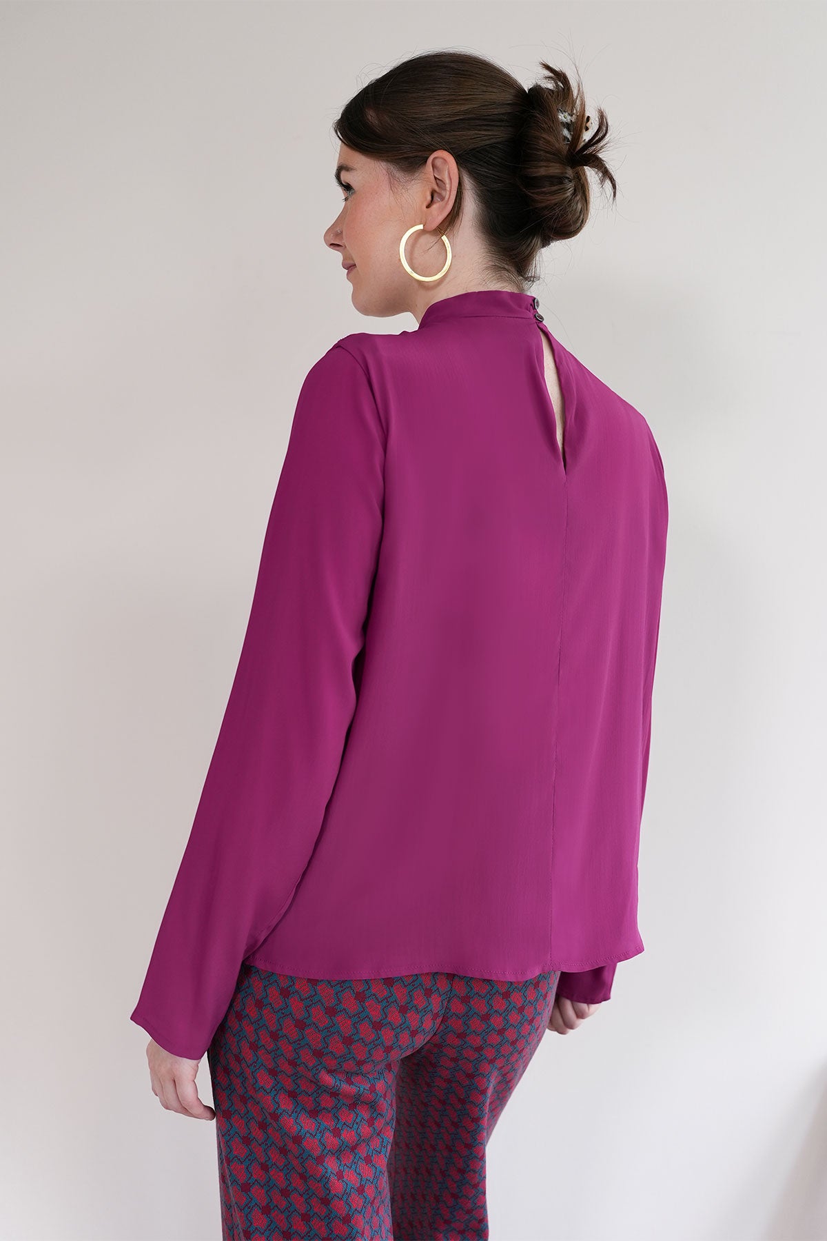 Stehkragenbluse aus Seidenmix