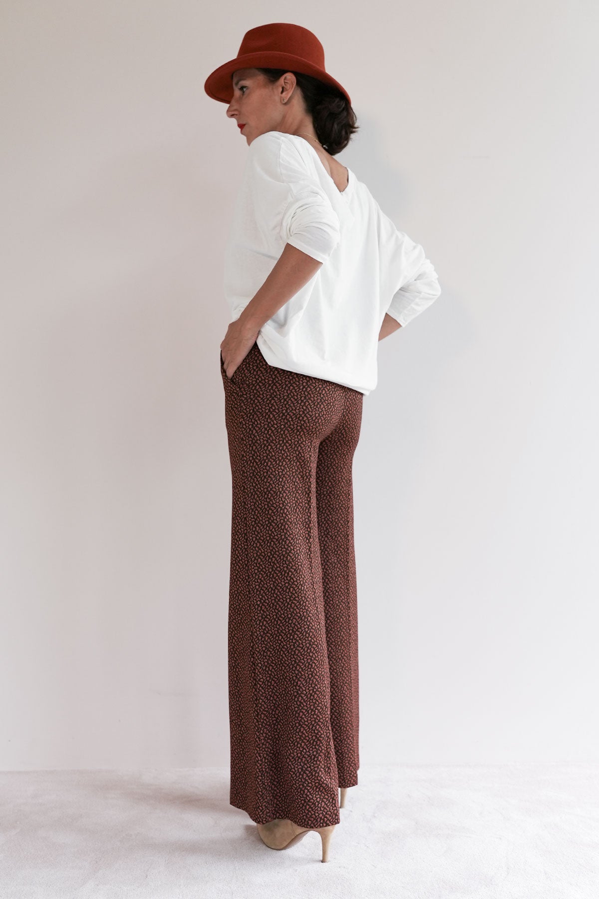 Gemusterte Hose mit Glitzergarn