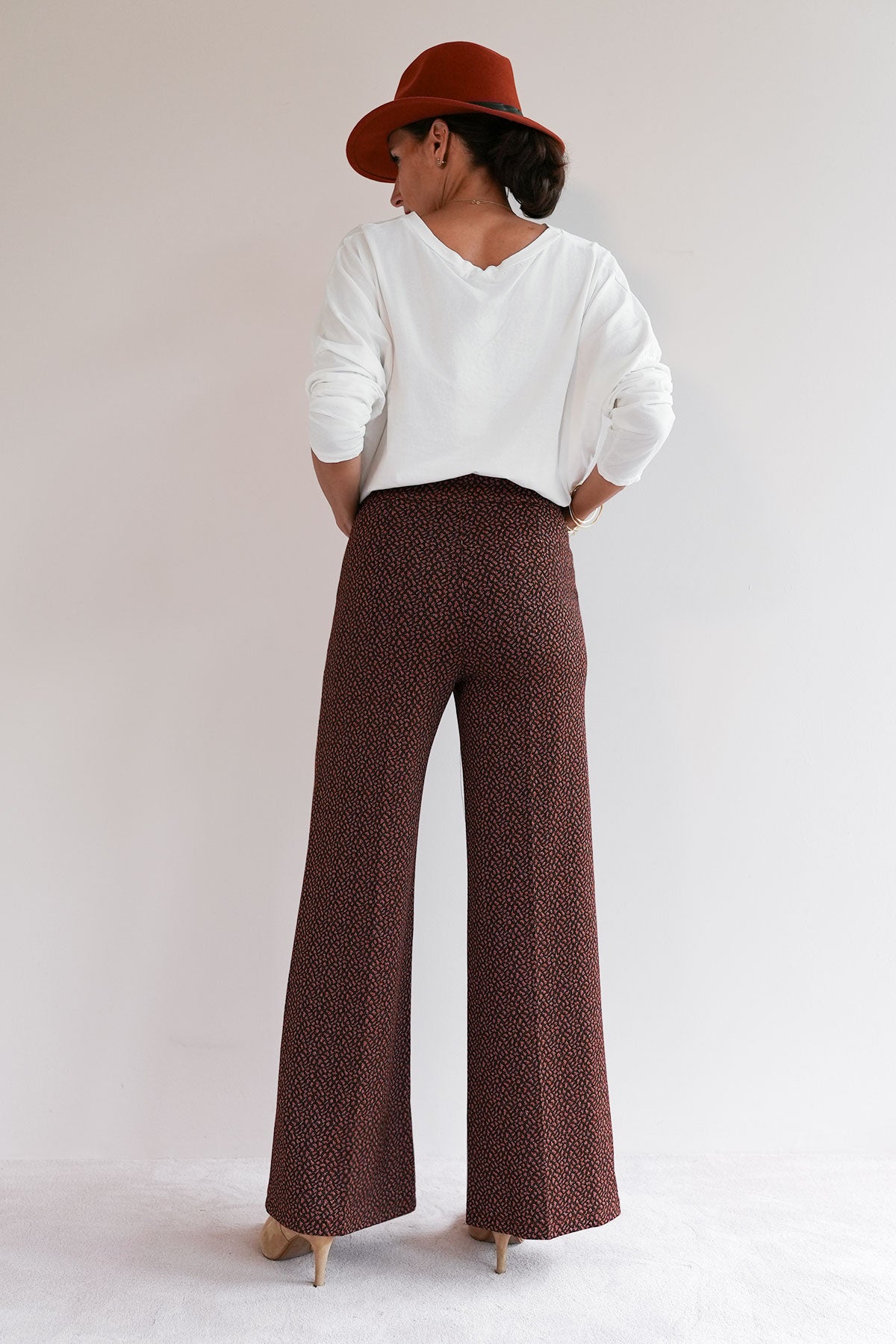 Gemusterte Hose mit Glitzergarn