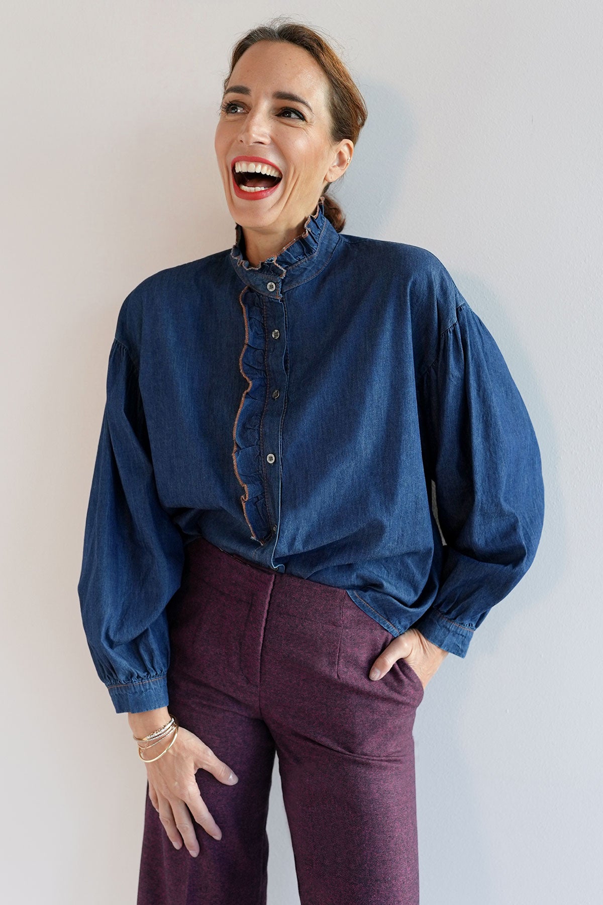 Jeansbluse mit Rüschen