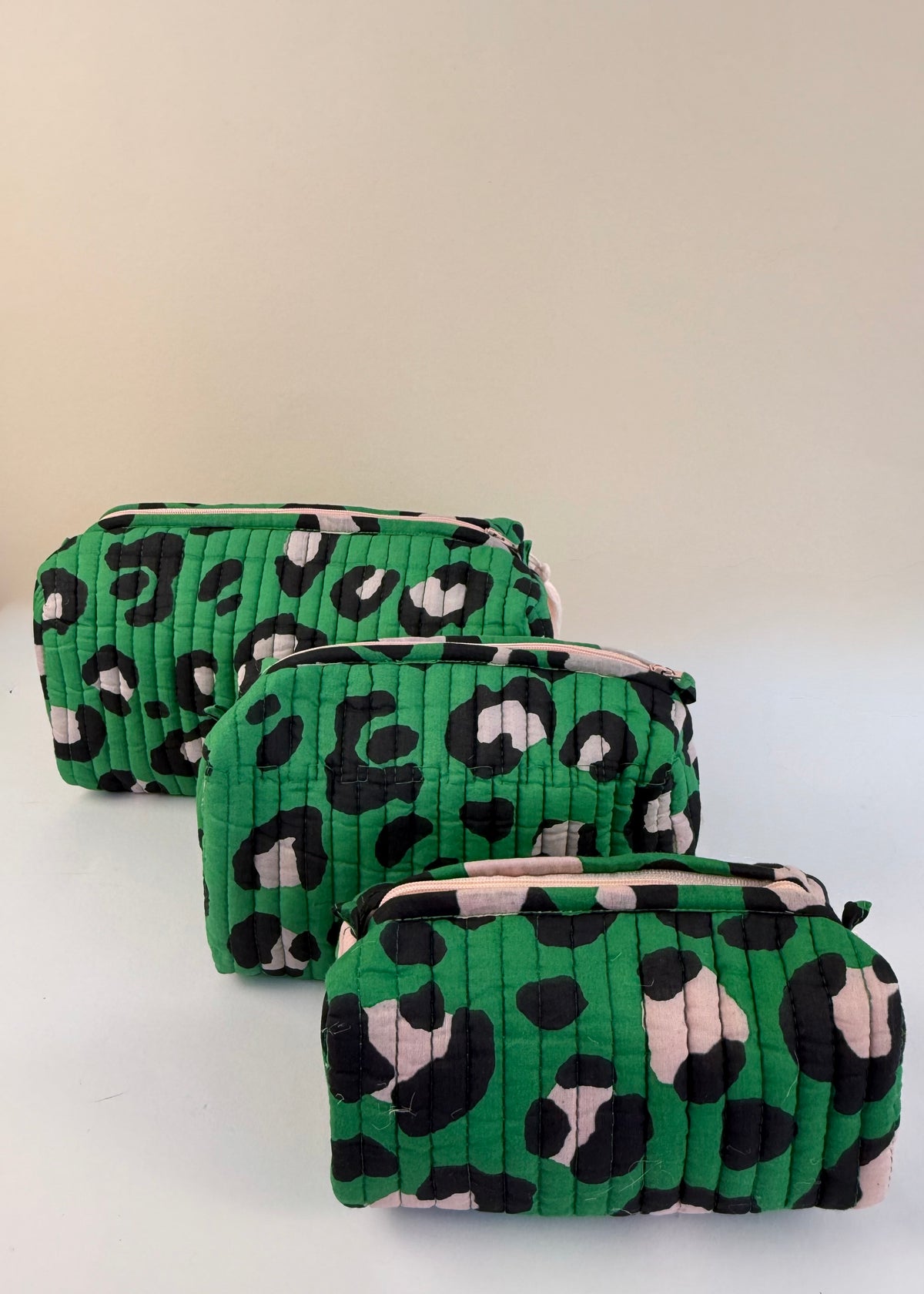 Kosmetik Tasche S gesteppt 'Leo-Grün'