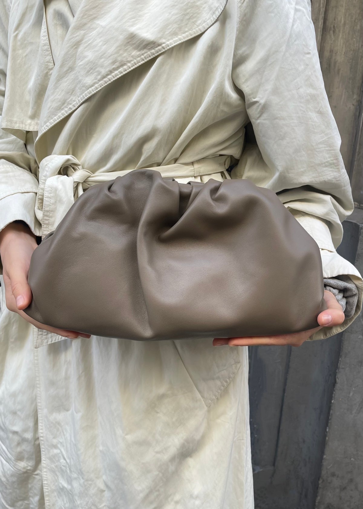 Clutch aus Leder &#39;Taupe&#39;