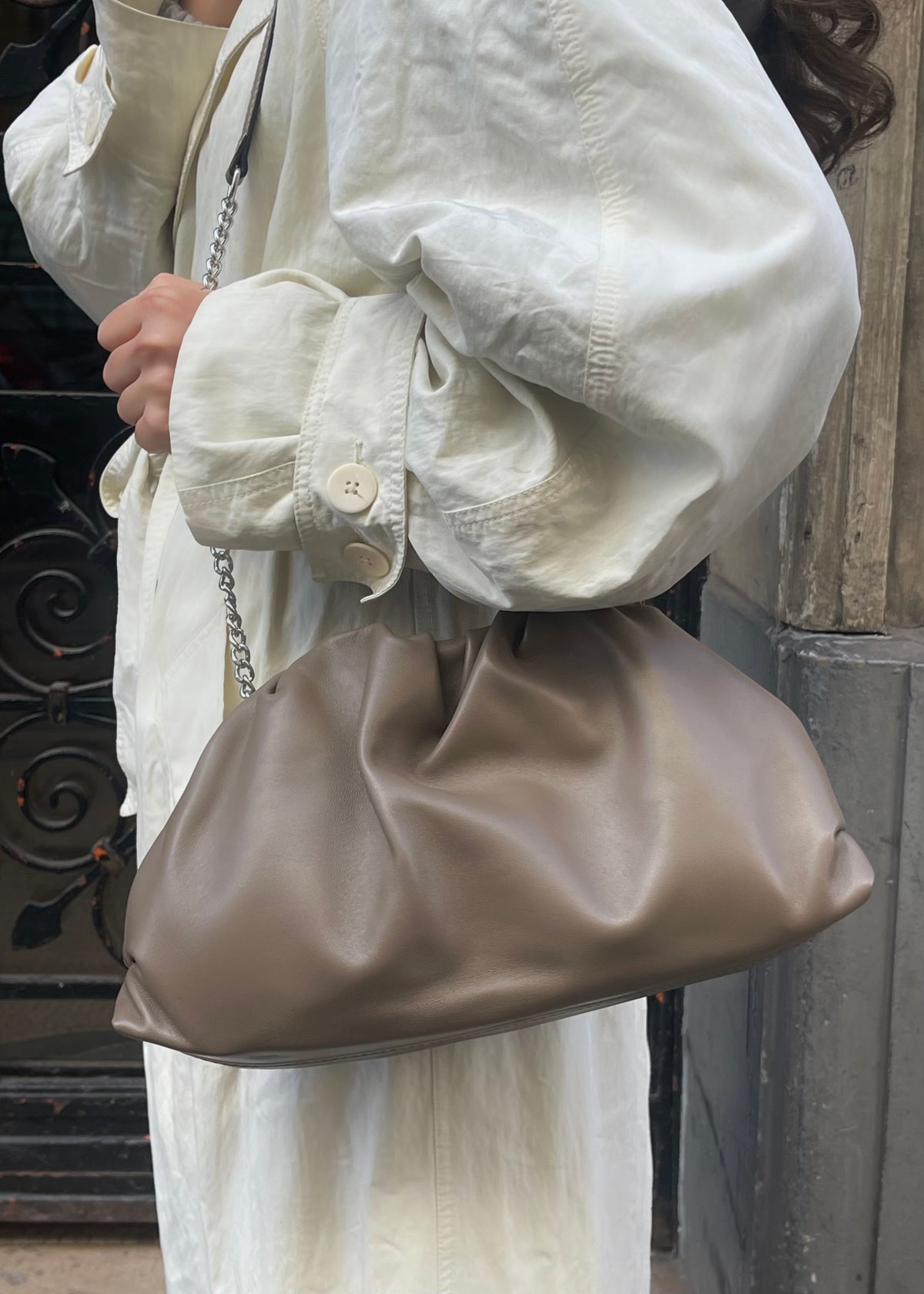 Clutch aus Leder &#39;Taupe&#39;