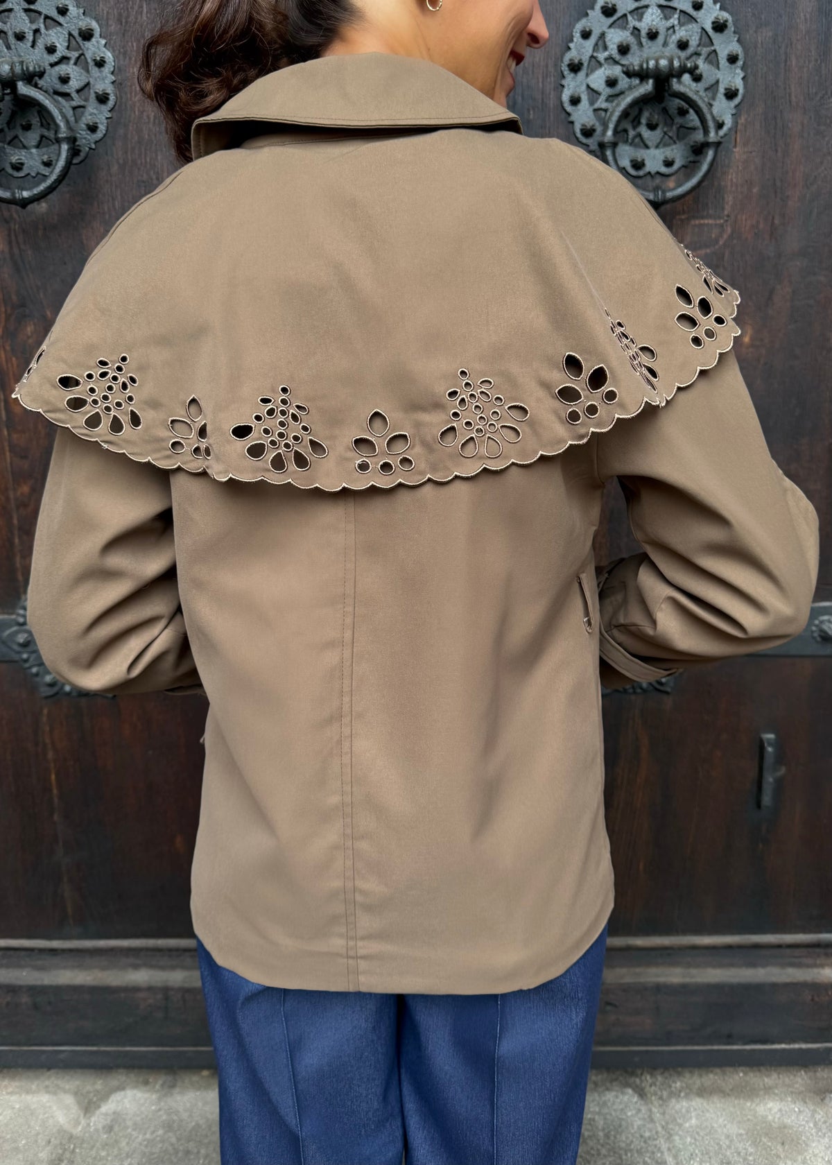 Trenchjacke mit Spitze