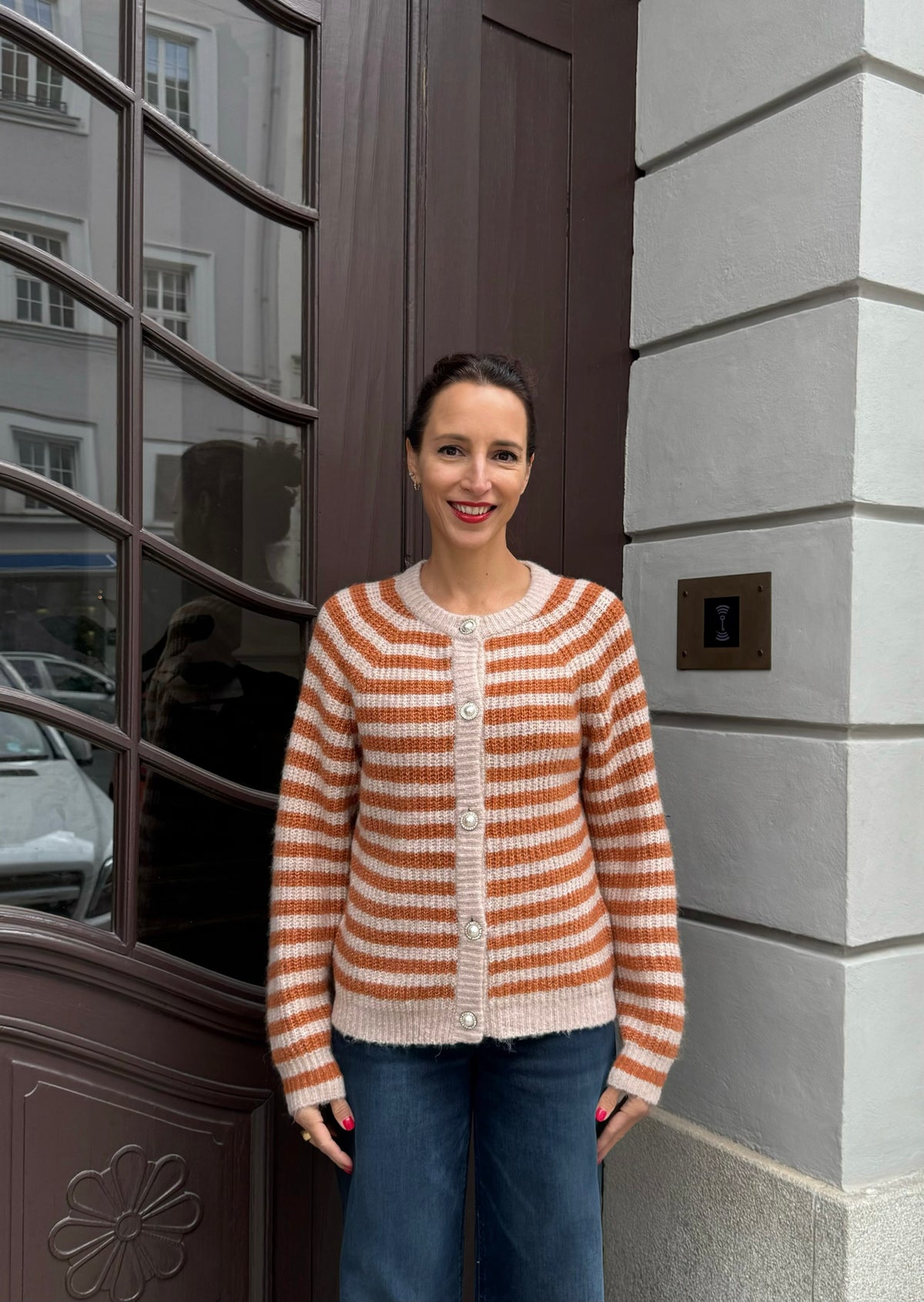 Strickjacke mit Schmuckknöpfen &#39;Orange-Beige&#39;