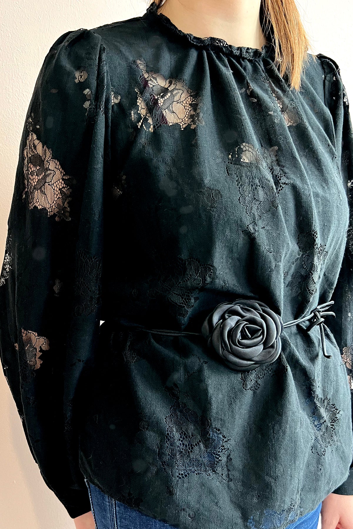 Satin Blüte Schwarz