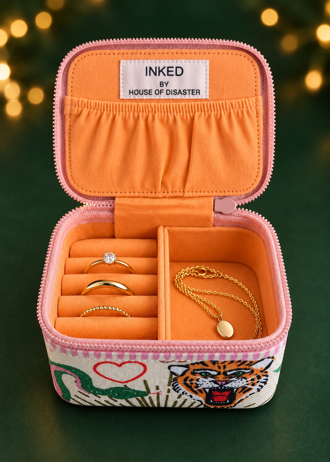 Schmuckbox mit Stickerei
