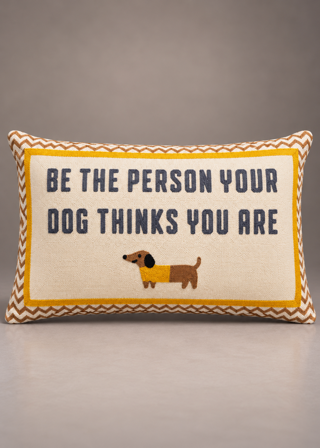 Kissen 'Be the person your dog...'