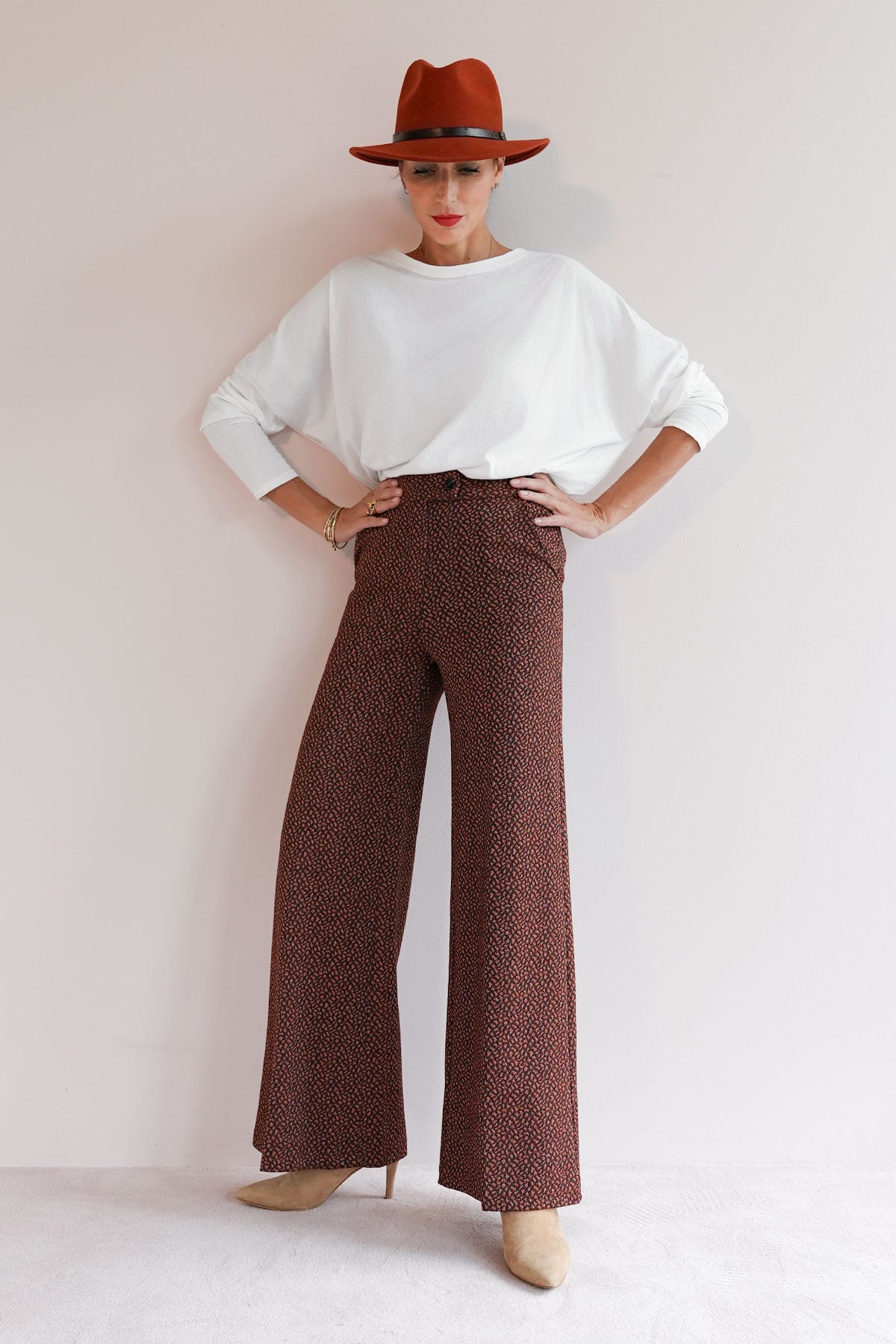 Gemusterte Hose mit Glitzergarn